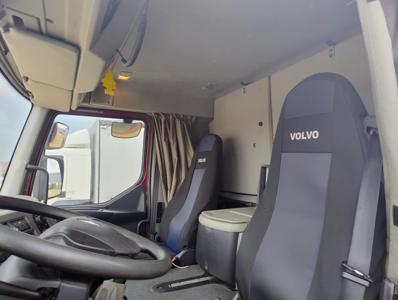 RENAULT Midlum 300 / Curtain 18 EPAL / Sleeping cab - משאית וילונות צד: תמונה 4 RENAULT Midlum 300 / Curtain 18 EPAL / Sleeping cab - משאית וילונות צד: תמונה 4