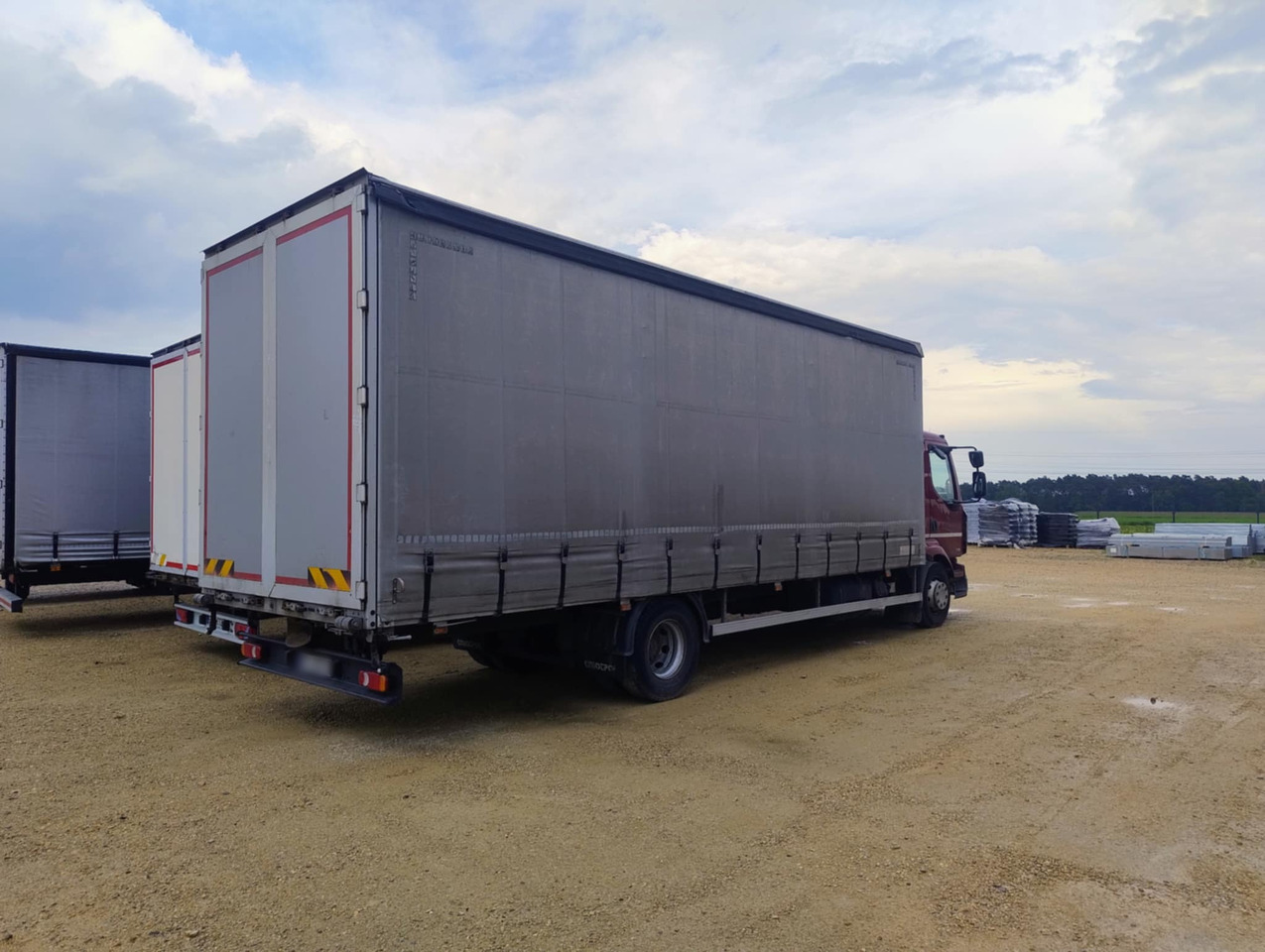 RENAULT Midlum 300 / Curtain 18 EPAL / Sleeping cab - משאית וילונות צד: תמונה 3 RENAULT Midlum 300 / Curtain 18 EPAL / Sleeping cab - משאית וילונות צד: תמונה 3