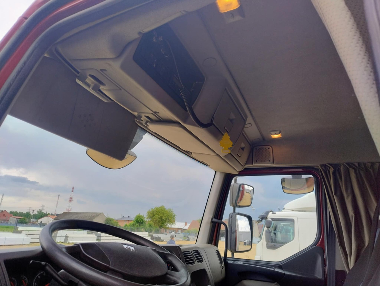 RENAULT Midlum 300 / Curtain 18 EPAL / Sleeping cab - משאית וילונות צד: תמונה 5 RENAULT Midlum 300 / Curtain 18 EPAL / Sleeping cab - משאית וילונות צד: תמונה 5
