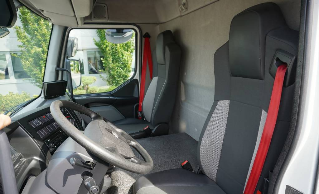 משאית תיבה RENAULT Renault D12 E6 / Container 18 pallets / Lift: תמונה 13