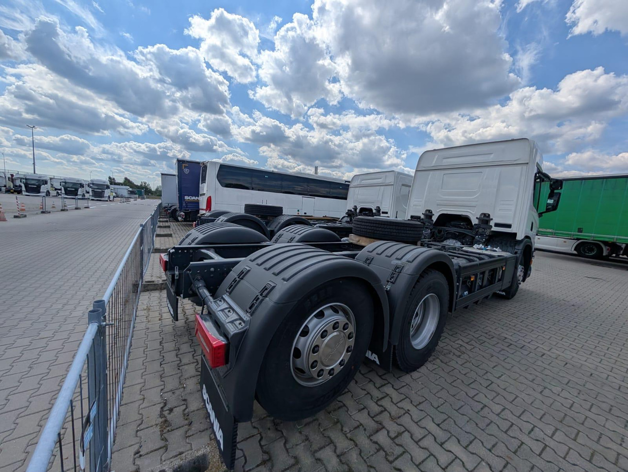 SCANIA P 340 B6x2*4NA / chassis frame / steering axle / CNG / large cab / 8 units - משאית עם שלדת תא: תמונה 4 SCANIA P 340 B6x2*4NA / chassis frame / steering axle / CNG / large cab / 8 units - משאית עם שלדת תא: תמונה 4
