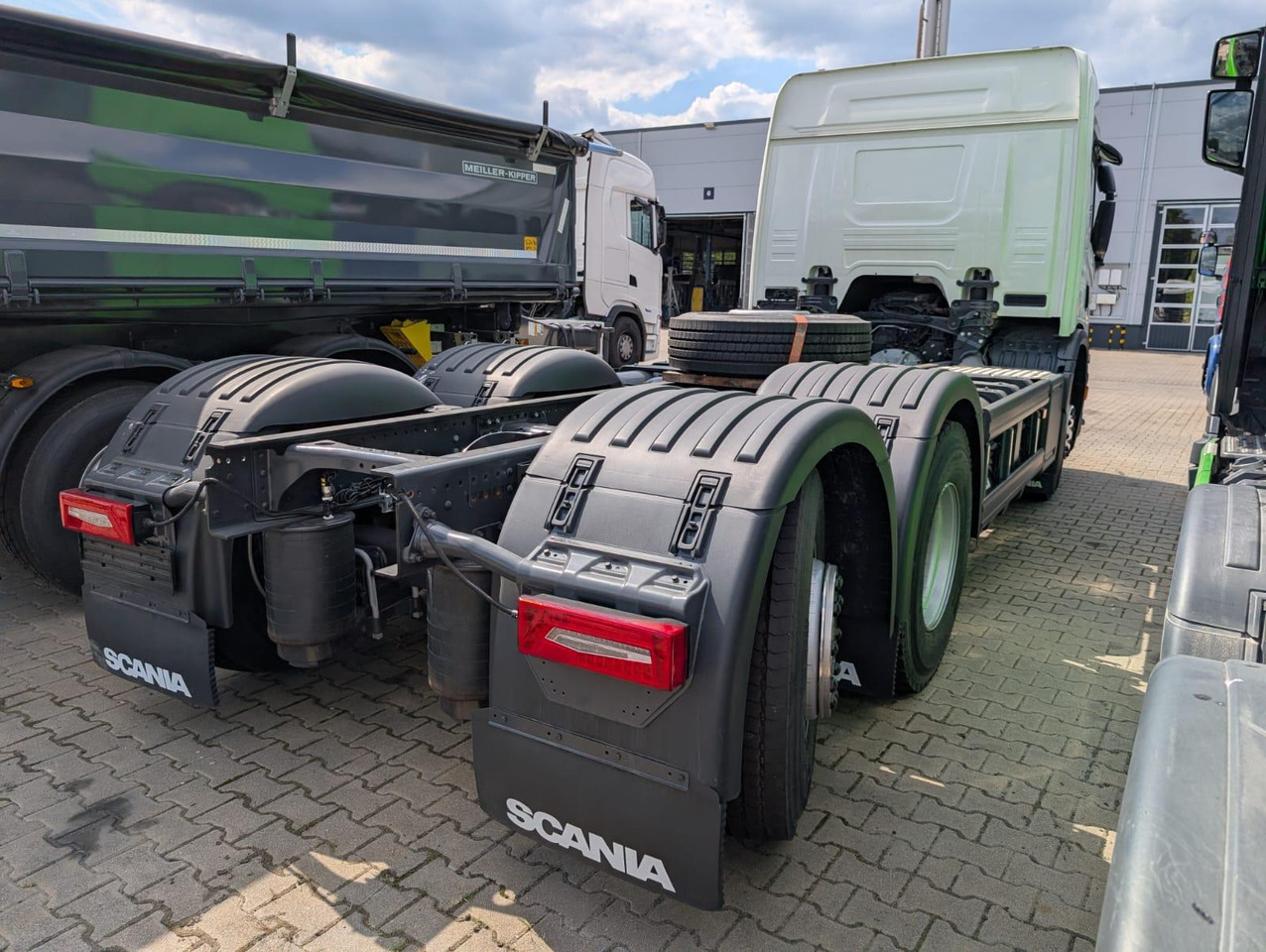 SCANIA P 340 B6x2*4NA / chassis frame / steering axle / CNG / large cab / 8 units - משאית אשפה: תמונה 3 SCANIA P 340 B6x2*4NA / chassis frame / steering axle / CNG / large cab / 8 units - משאית אשפה: תמונה 3