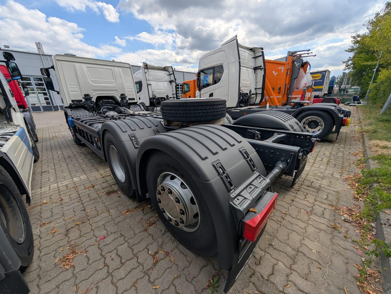 SCANIA P 340 B6x2*4NA / chassis frame / steering axle / CNG - משאית עם שלדת תא: תמונה 4 SCANIA P 340 B6x2*4NA / chassis frame / steering axle / CNG - משאית עם שלדת תא: תמונה 4