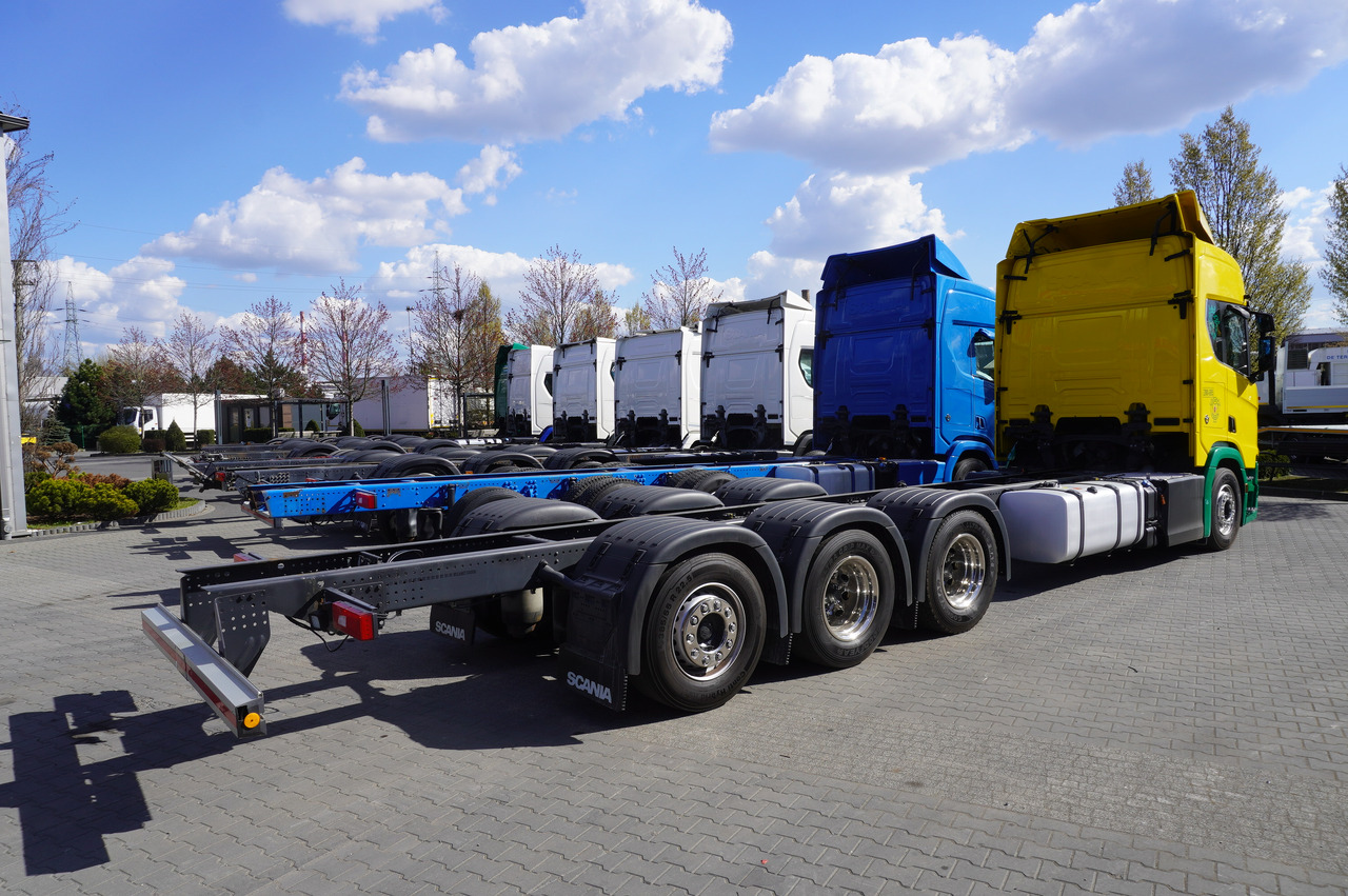 SCANIA R650 V8 / 650 HP/ frame 8.8 m / steered 4th axis / 20 units - משאית עם שלדת תא: תמונה 2 SCANIA R650 V8 / 650 HP/ frame 8.8 m / steered 4th axis / 20 units - משאית עם שלדת תא: תמונה 2