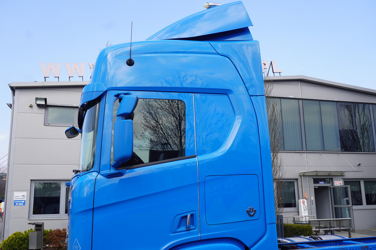 משאית עם שלדת תא SCANIA R650 V8 / 650 HP/ frame 8.8 m / steered 4th axle: תמונה 12