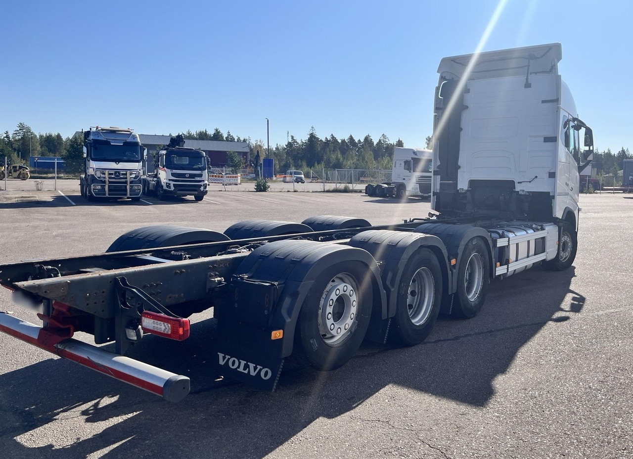 VOLVO FH 650 8x4 / Truck chassis / Sleeper cab - משאית עם שלדת תא: תמונה 3 VOLVO FH 650 8x4 / Truck chassis / Sleeper cab - משאית עם שלדת תא: תמונה 3