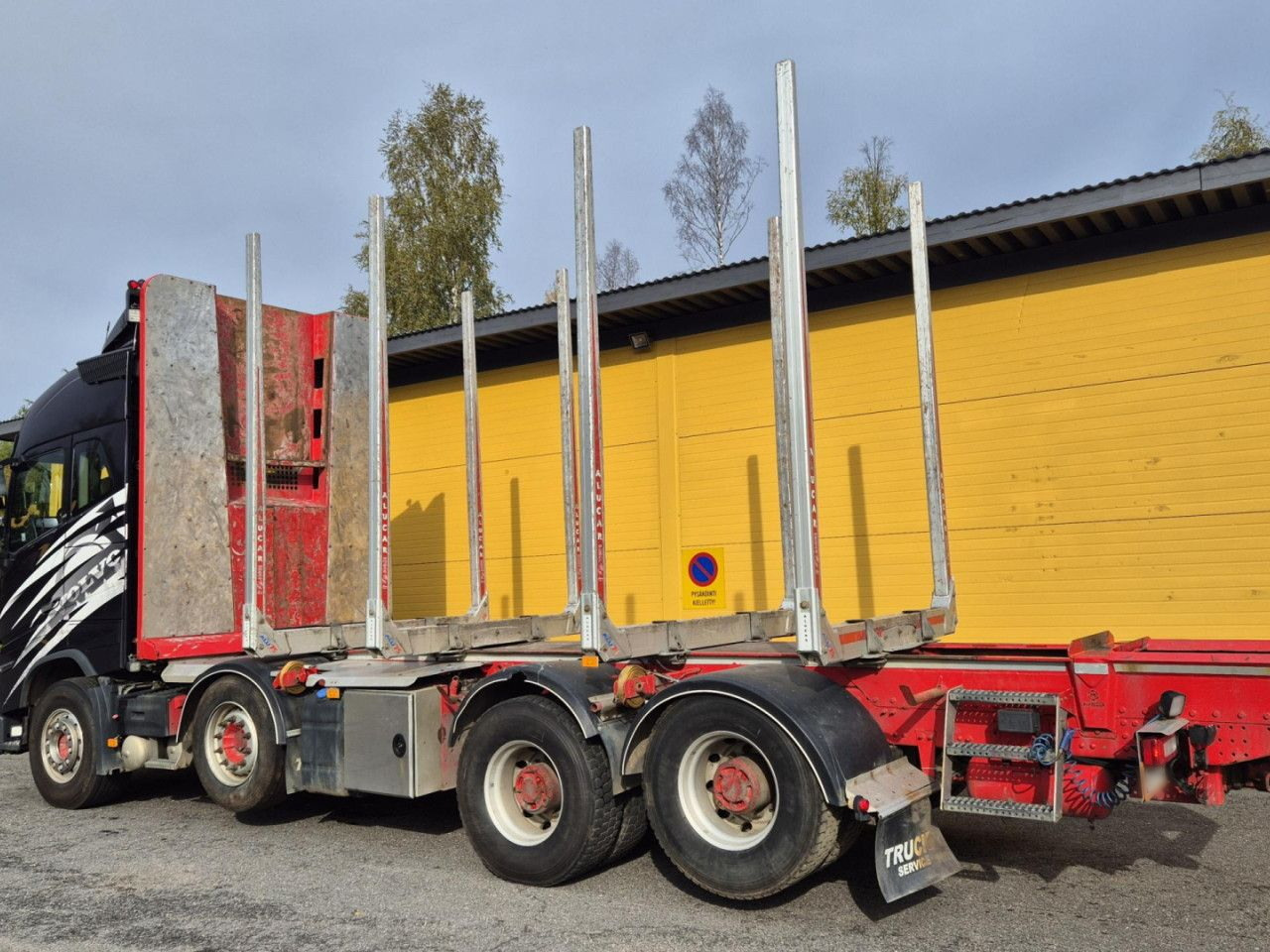 VOLVO FH 750 8x4 / 2 lifted axles / timber truck - משאית מנוף: תמונה 2 VOLVO FH 750 8x4 / 2 lifted axles / timber truck - משאית מנוף: תמונה 2