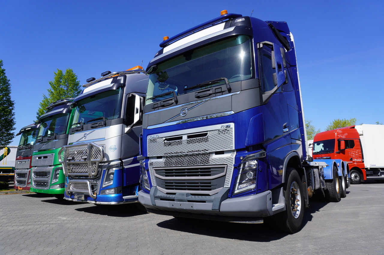 VOLVO FH16 750 / 750 HP! / chassis / 4 units 8x4 - משאית עץ: תמונה 4 VOLVO FH16 750 / 750 HP! / chassis / 4 units 8x4 - משאית עץ: תמונה 4