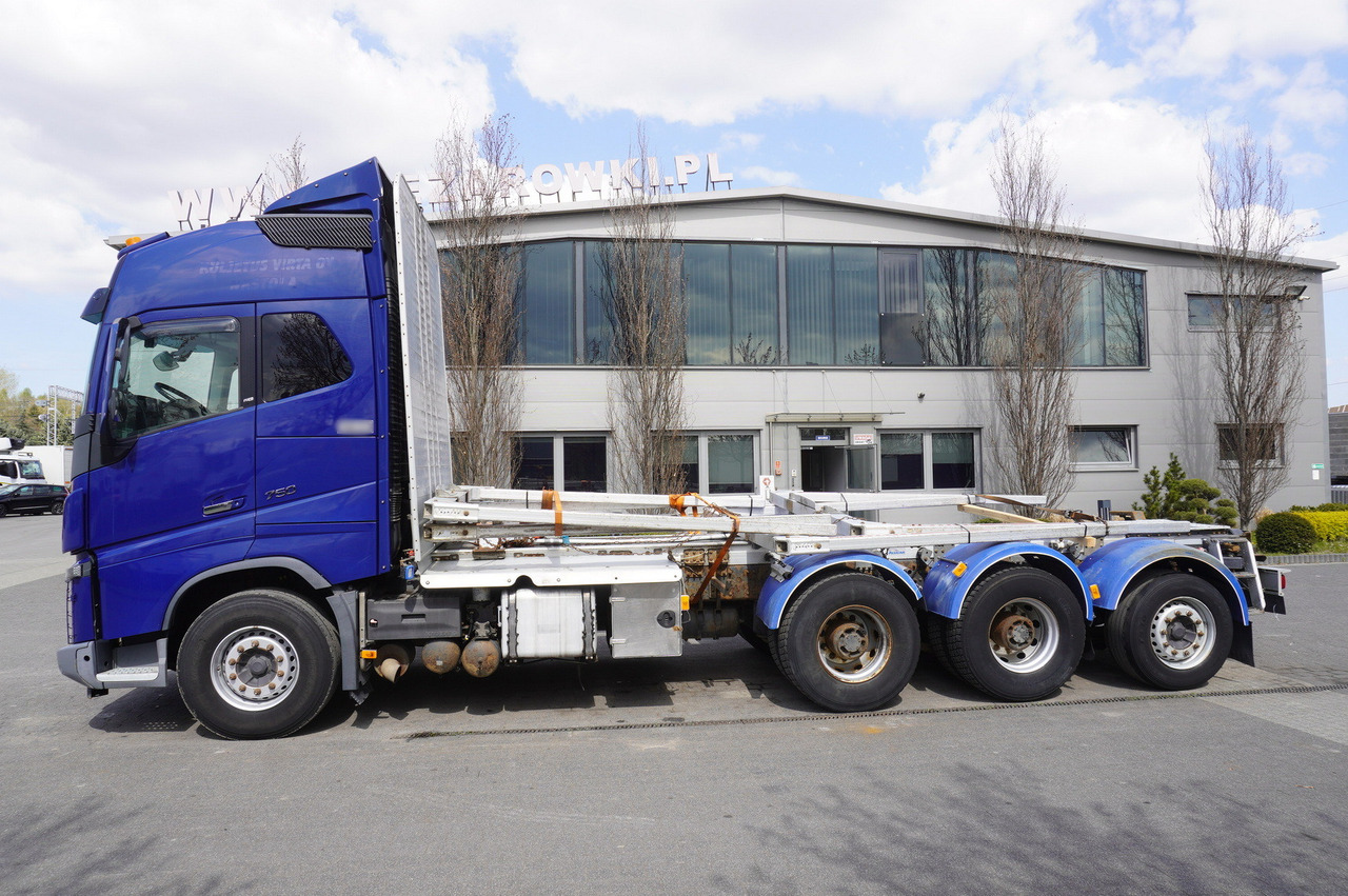 VOLVO FH16 750 8x4 / 750 HP! / 20 t load capacity / stanchion superstructure - משאית עץ: תמונה 5 VOLVO FH16 750 8x4 / 750 HP! / 20 t load capacity / stanchion superstructure - משאית עץ: תמונה 5