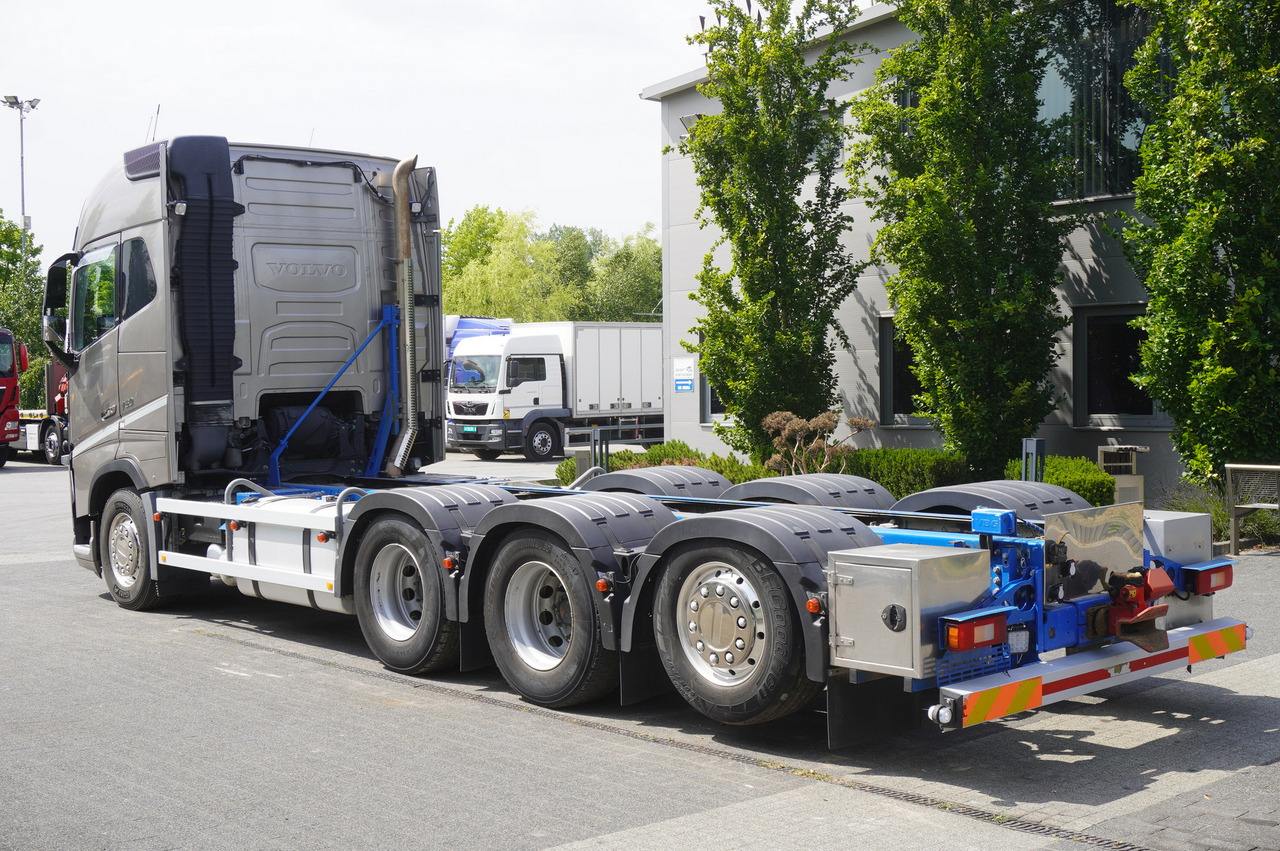 VOLVO FH16 750 8x4x4 / 750 HP! / Frame 685 cm / Steered 4th axle - משאית עם שלדת תא: תמונה 4 VOLVO FH16 750 8x4x4 / 750 HP! / Frame 685 cm / Steered 4th axle - משאית עם שלדת תא: תמונה 4
