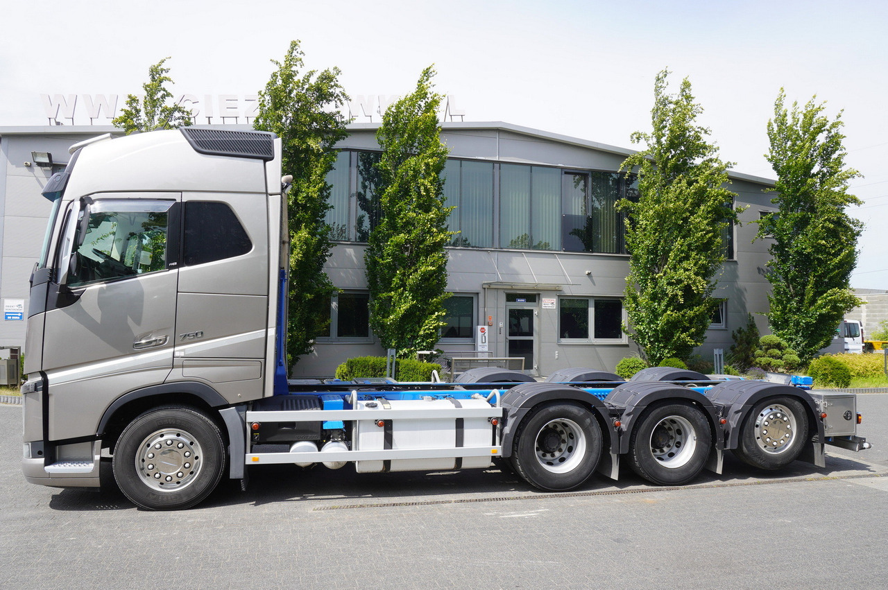 VOLVO FH16 750 8x4x4 / 750 HP! / Frame 685 cm / Steered 4th axle - משאית עם שלדת תא: תמונה 3 VOLVO FH16 750 8x4x4 / 750 HP! / Frame 685 cm / Steered 4th axle - משאית עם שלדת תא: תמונה 3