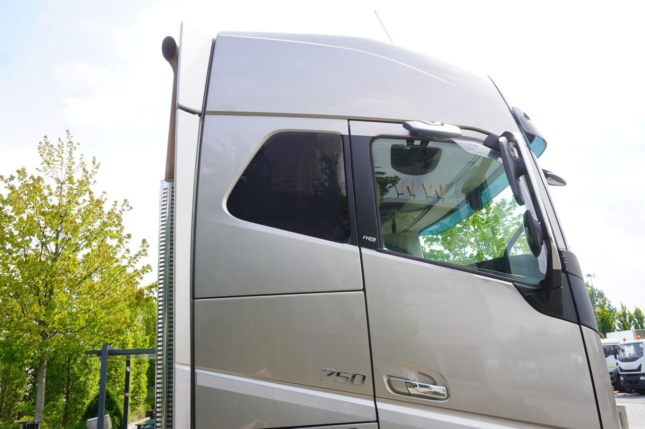 משאית עם שלדת תא VOLVO FH16 750 8x4x4 / 750 HP! / Frame 685 cm / Steered 4th axle: תמונה 13