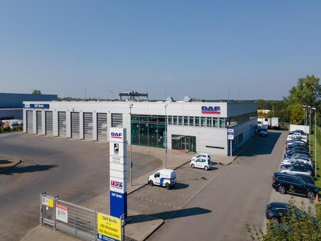 DAF XB 290 FA 16 to. Curtainsider LBW 1.5 AHK - משאית וילונות צד: תמונה 2 DAF XB 290 FA 16 to. Curtainsider LBW 1.5 AHK - משאית וילונות צד: תמונה 2