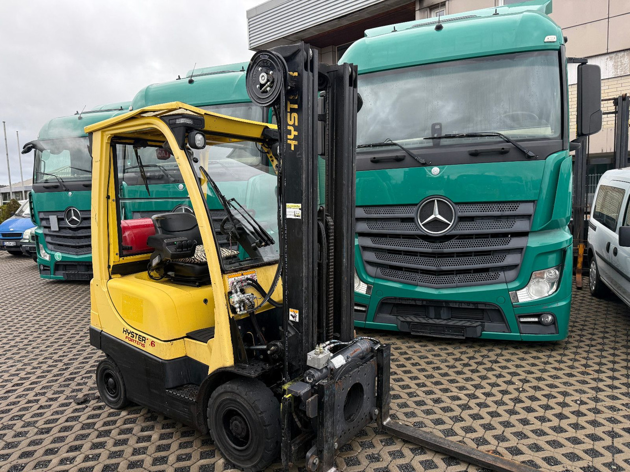 Hyster H1,6 FT drehbare Klammergabel Hyster H1,6 FT drehbare Klammergabel - מלגזת LPG: תמונה 1 Hyster H1,6 FT drehbare Klammergabel Hyster H1,6 FT drehbare Klammergabel - מלגזת LPG: תמונה 1