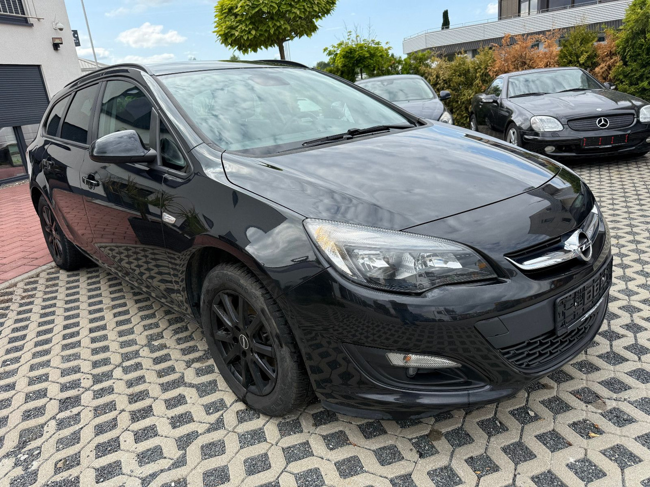 Opel Astra Sports Tourer 2.0 CDTI Sport 1 Hand - מכונית: תמונה 3 Opel Astra Sports Tourer 2.0 CDTI Sport 1 Hand - מכונית: תמונה 3