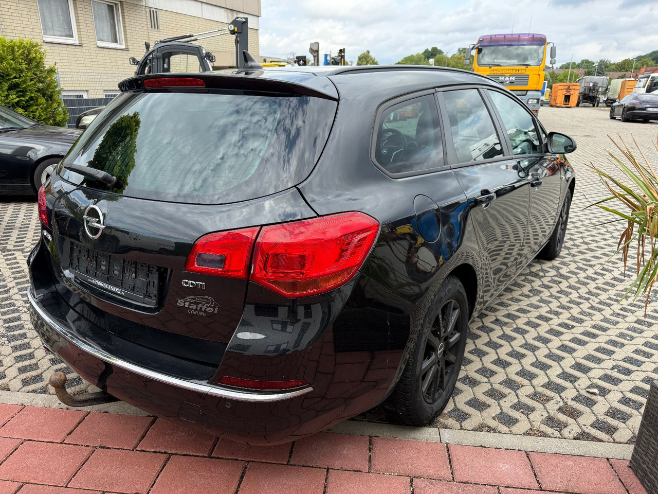 Opel Astra Sports Tourer 2.0 CDTI Sport 1 Hand - מכונית: תמונה 5 Opel Astra Sports Tourer 2.0 CDTI Sport 1 Hand - מכונית: תמונה 5