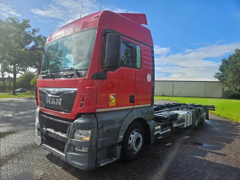 MAN TGX 24.400 6X2 BDF Euro 6 Kooiaap aansluiting - מוביל מכולות/ משאית החלפת גוף: תמונה 1 MAN TGX 24.400 6X2 BDF Euro 6 Kooiaap aansluiting - מוביל מכולות/ משאית החלפת גוף: תמונה 1