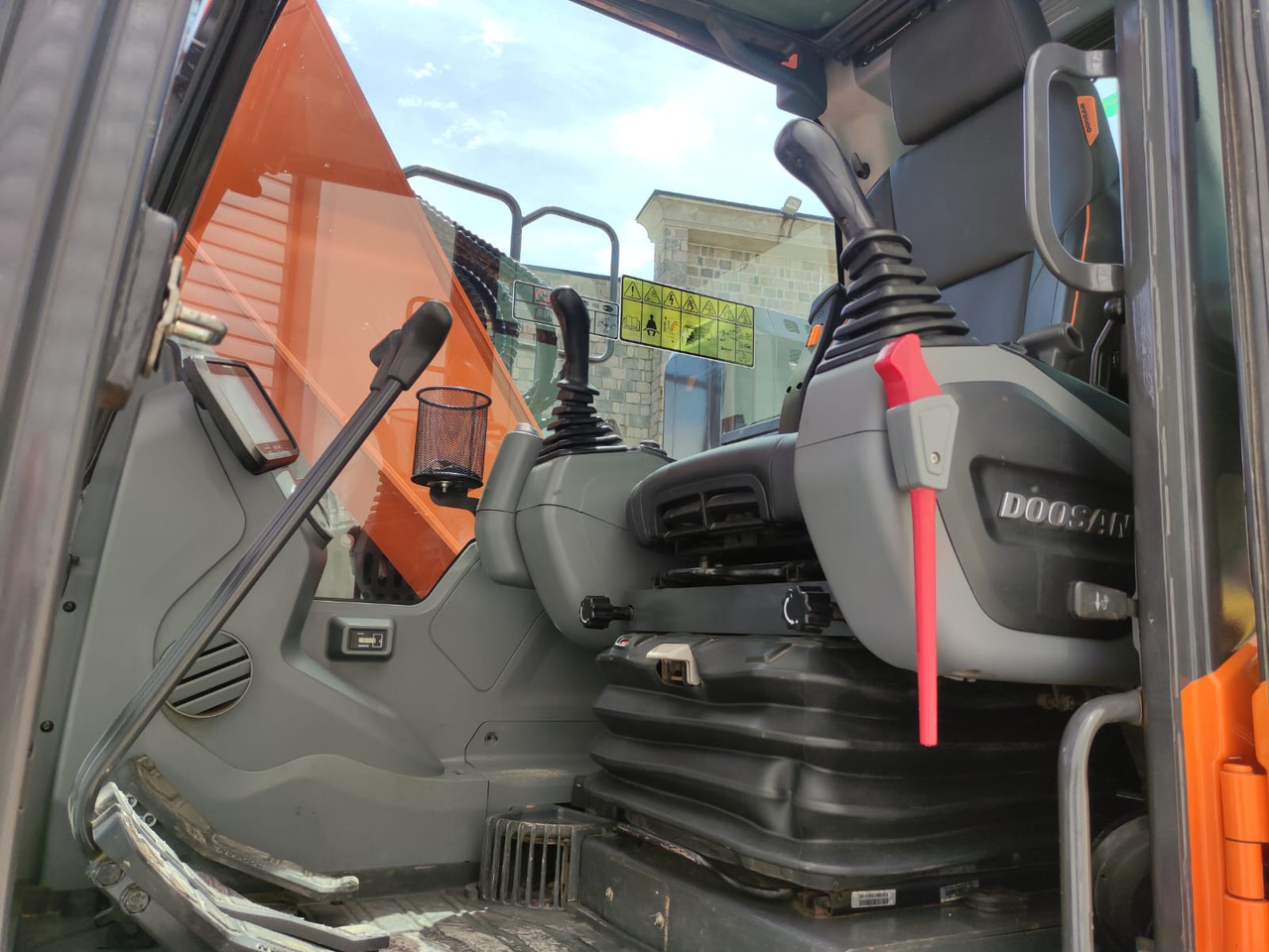 DOOSAN DX140LCR-7 - מחפר סורק: תמונה 5 DOOSAN DX140LCR-7 - מחפר סורק: תמונה 5