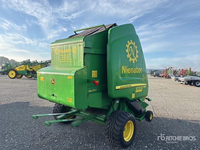 2012 John Deere 864P Round Baler - מכונת צרור עגולה: תמונה 3 2012 John Deere 864P Round Baler - מכונת צרור עגולה: תמונה 3