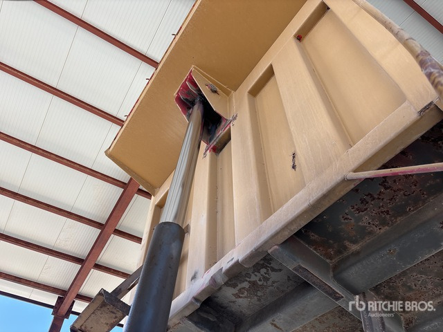 1998 Volvo FL10 360 6x4 T/A Dump Truck - מזהיר: תמונה 5 1998 Volvo FL10 360 6x4 T/A Dump Truck - מזהיר: תמונה 5