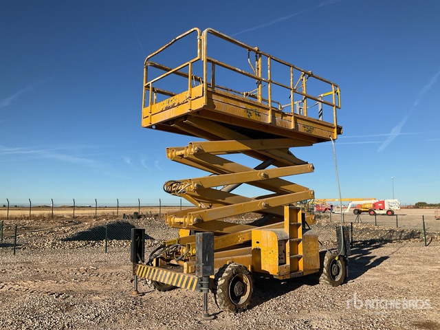 2001 Haulotte H18SDX 4x4 Diesel Scissor Lift - מעלית מספריים: תמונה 3 2001 Haulotte H18SDX 4x4 Diesel Scissor Lift - מעלית מספריים: תמונה 3