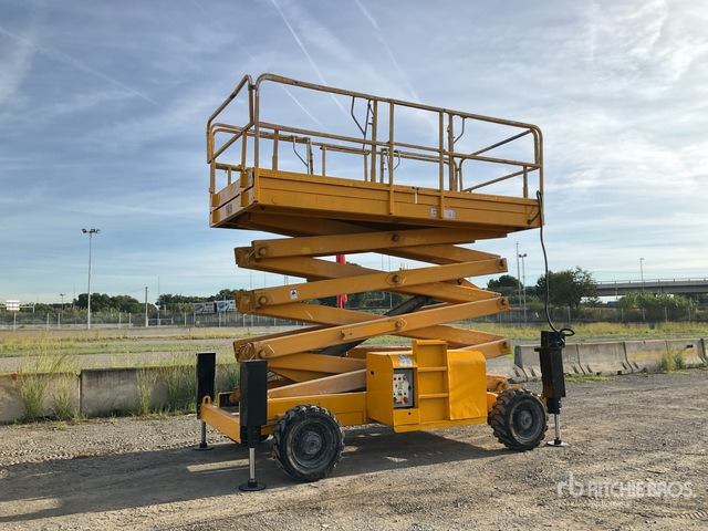 2003 Haulotte H15SDX 4x4 Diesel Scissor Lift - מעלית מספריים: תמונה 2 2003 Haulotte H15SDX 4x4 Diesel Scissor Lift - מעלית מספריים: תמונה 2