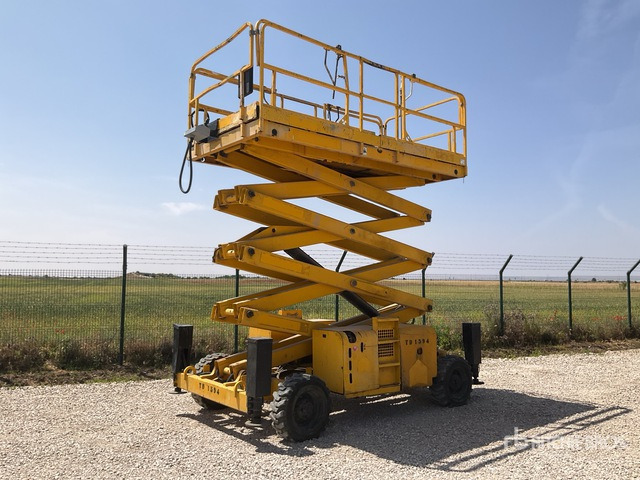 2004 Haulotte H15SX 4x4 Diesel Scissor Lift - מעלית מספריים: תמונה 1 2004 Haulotte H15SX 4x4 Diesel Scissor Lift - מעלית מספריים: תמונה 1