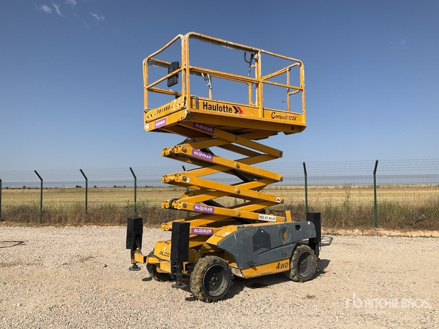 2005 Haulotte Compact12DX 4x4 Diesel Scissor Lift - מעלית מספריים: תמונה 2 2005 Haulotte Compact12DX 4x4 Diesel Scissor Lift - מעלית מספריים: תמונה 2