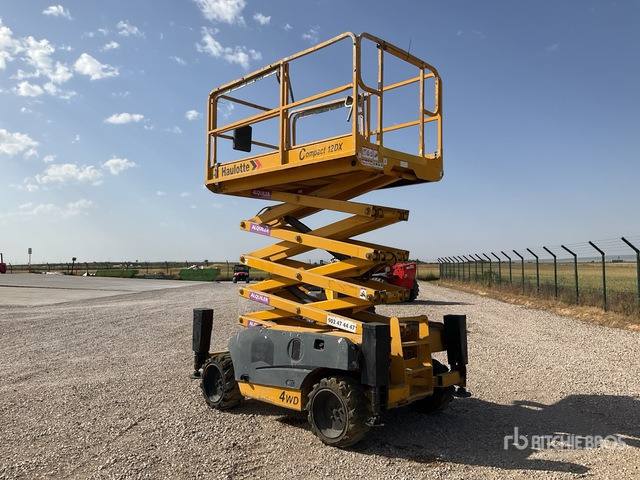 2005 Haulotte Compact12DX 4x4 Diesel Scissor Lift - מעלית מספריים: תמונה 4 2005 Haulotte Compact12DX 4x4 Diesel Scissor Lift - מעלית מספריים: תמונה 4