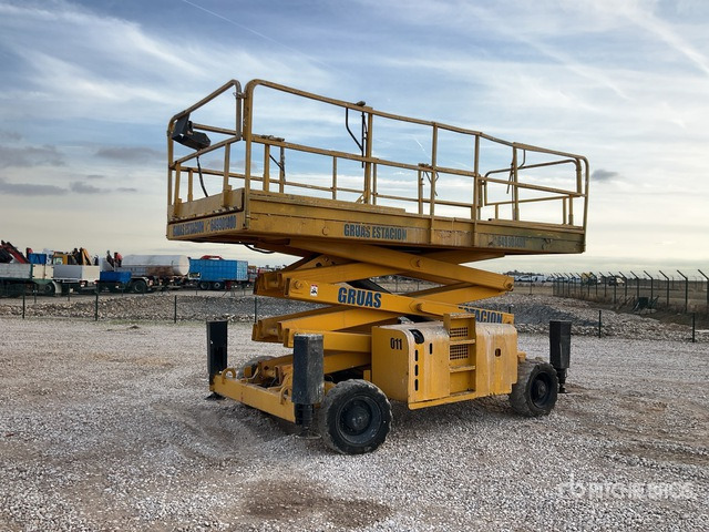2006 Haulotte H12SXL 4x4 Diesel Scissor Lift - מעלית מספריים: תמונה 1 2006 Haulotte H12SXL 4x4 Diesel Scissor Lift - מעלית מספריים: תמונה 1
