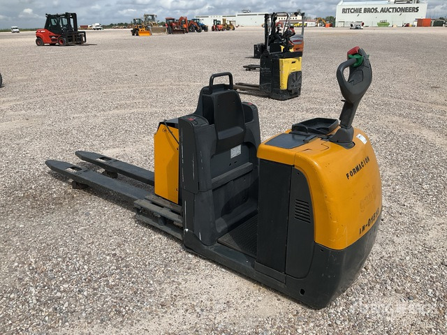 2009 Jungheinrich ECE225 Electric Pallet Jack - משאית משטחים: תמונה 4 2009 Jungheinrich ECE225 Electric Pallet Jack - משאית משטחים: תמונה 4