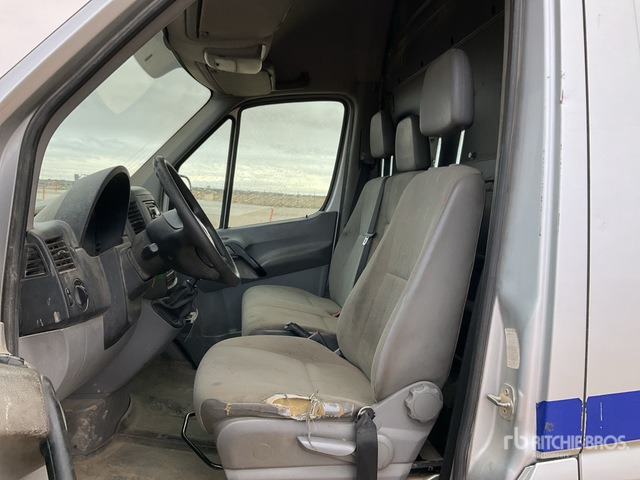2009 Volkswagen Crafter 50 Service Cargo Van - כלי רכב מסחרי: תמונה 5 2009 Volkswagen Crafter 50 Service Cargo Van - כלי רכב מסחרי: תמונה 5