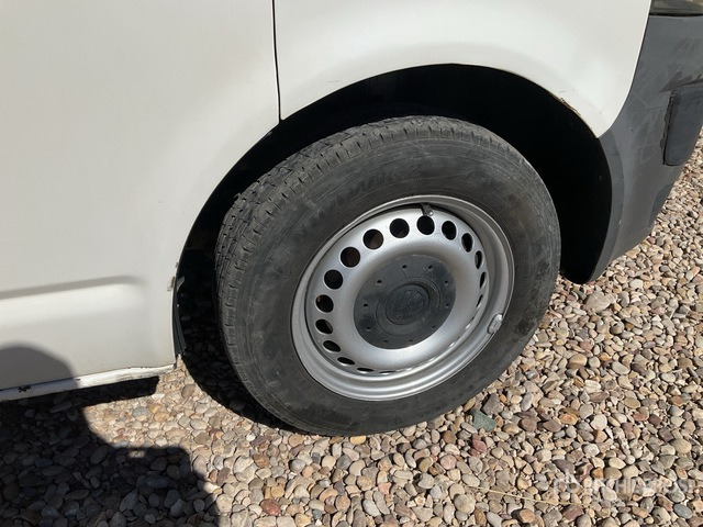 2012 Volkswagen Transporter TDI Motion Cargo Van - כלי רכב מסחרי: תמונה 3 2012 Volkswagen Transporter TDI Motion Cargo Van - כלי רכב מסחרי: תמונה 3