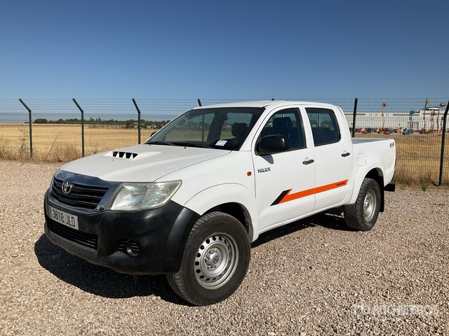 2015 Toyota Hilux 4x4 Crew Cab Pickup - טנדר: תמונה 1 2015 Toyota Hilux 4x4 Crew Cab Pickup - טנדר: תמונה 1