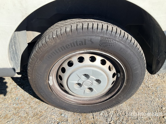 2017 Fiat Fiorino Multijet Cargo Van - כלי רכב מסחרי: תמונה 4 2017 Fiat Fiorino Multijet Cargo Van - כלי רכב מסחרי: תמונה 4