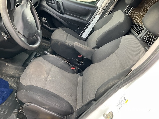 2018 Peugeot Partner BlueHDI L1 Confort Cargo Van - כלי רכב מסחרי קטן: תמונה 5 2018 Peugeot Partner BlueHDI L1 Confort Cargo Van - כלי רכב מסחרי קטן: תמונה 5