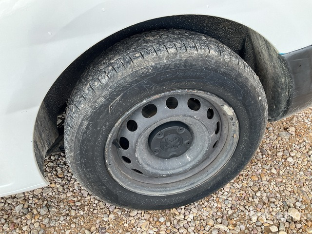 2018 Peugeot Partner BlueHDI L1 Confort Cargo Van - כלי רכב מסחרי קטן: תמונה 3 2018 Peugeot Partner BlueHDI L1 Confort Cargo Van - כלי רכב מסחרי קטן: תמונה 3