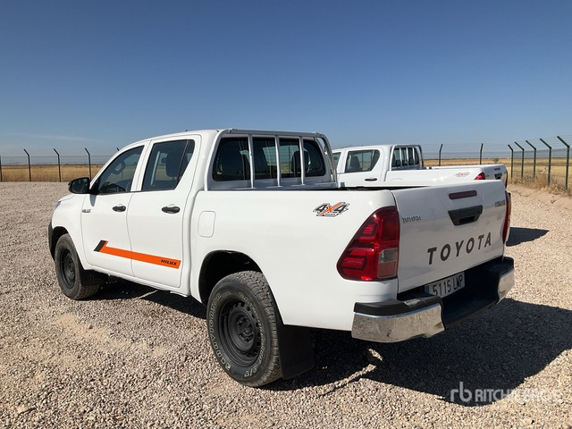 2020 Toyota Hilux 4x4 Crew Cab Pickup - טנדר: תמונה 3 2020 Toyota Hilux 4x4 Crew Cab Pickup - טנדר: תמונה 3