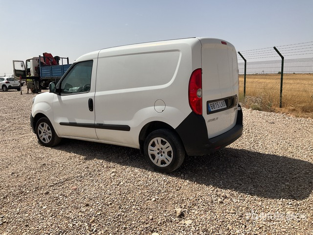2021 Fiat Doblo ' Cargo Cargo Van - כלי רכב מסחרי: תמונה 3 2021 Fiat Doblo ' Cargo Cargo Van - כלי רכב מסחרי: תמונה 3