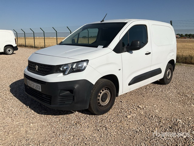 2021 Peugeot Partner Cargo Van - כלי רכב מסחרי קטן: תמונה 2 2021 Peugeot Partner Cargo Van - כלי רכב מסחרי קטן: תמונה 2
