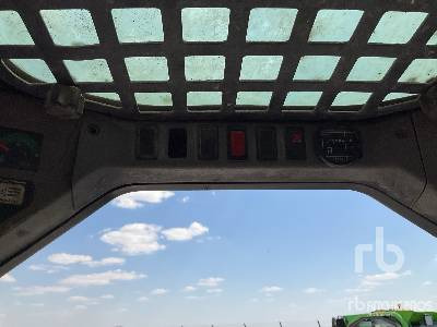 מעמיס היגוי החלקה BOBCAT S130: תמונה 13