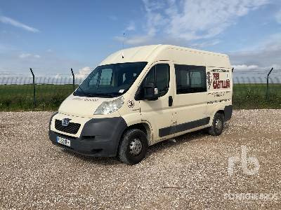 RENAULT BOXER - משאית תיבה: תמונה 1 RENAULT BOXER - משאית תיבה: תמונה 1