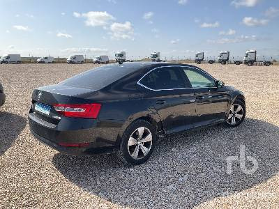 SKODA SUPERB 2.0D - מכונית: תמונה 3 SKODA SUPERB 2.0D - מכונית: תמונה 3