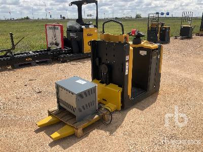 YALE MO10L Electric - משאית משטחים: תמונה 1 YALE MO10L Electric - משאית משטחים: תמונה 1