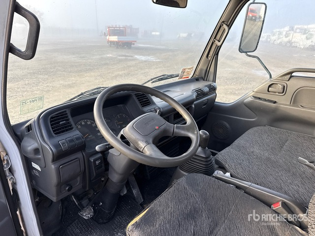 1999 Isuzu K35 Flatbed Truck - משאית צד נופל/ שטוחה: תמונה 5 1999 Isuzu K35 Flatbed Truck - משאית צד נופל/ שטוחה: תמונה 5