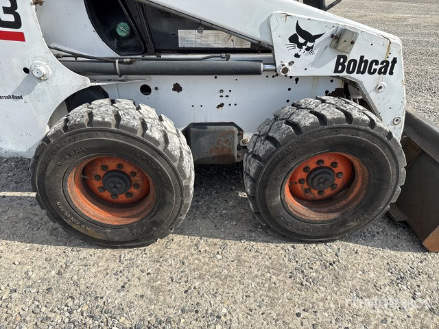 2002 Bobcat 863 High Flow Skid Steer Loader - מעמיס היגוי החלקה: תמונה 5 2002 Bobcat 863 High Flow Skid Steer Loader - מעמיס היגוי החלקה: תמונה 5