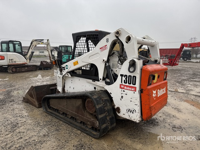 2003 Bobcat T300 Compact Track Loader - מעמיס רצועות קומפקטי: תמונה 2 2003 Bobcat T300 Compact Track Loader - מעמיס רצועות קומפקטי: תמונה 2