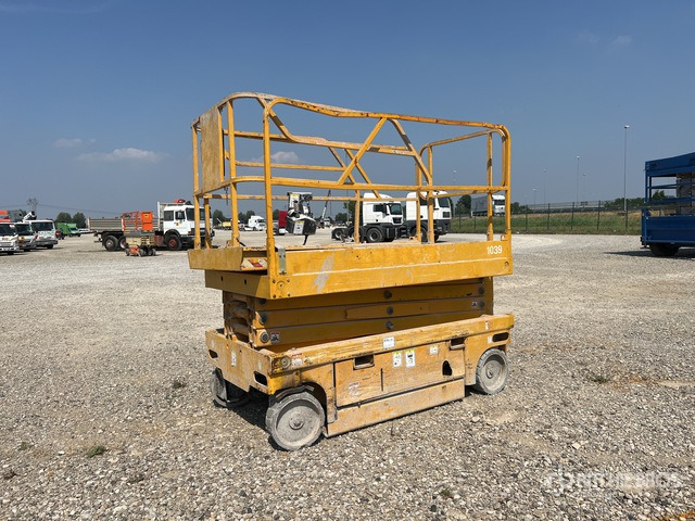 2006 Haulotte Compact 10 Electric (Inoperable) Scissor Lift - מעלית מספריים: תמונה 4 2006 Haulotte Compact 10 Electric (Inoperable) Scissor Lift - מעלית מספריים: תמונה 4