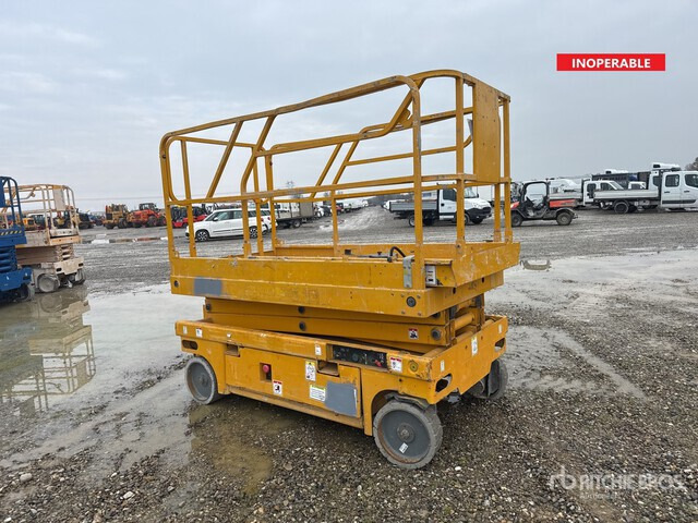 2009 Haulotte Compact 8NWT Electric (Inoperable) Scissor Lift - מעלית מספריים: תמונה 1 2009 Haulotte Compact 8NWT Electric (Inoperable) Scissor Lift - מעלית מספריים: תמונה 1