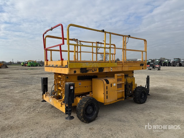 2009 Haulotte H15SX (Inoperable) Scissor Lift - מעלית מספריים: תמונה 1 2009 Haulotte H15SX (Inoperable) Scissor Lift - מעלית מספריים: תמונה 1